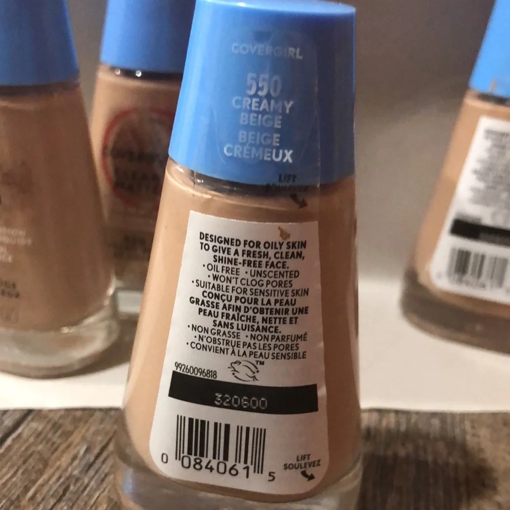 COVERGIRL Clean Matte Foundation - 550 Creamy Beige‎ Lot of 4 New